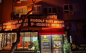 Rudolf Suıt Apart